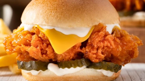 Türkiye'de her 100 liralık restoran harcamasının 38 lirası fast food zincirlerine gidiyor