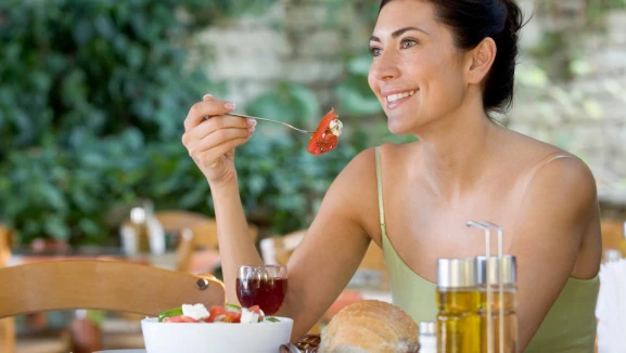 Akdeniz diyeti inme riskini azaltır mı? Kadınlar için çarpıcı bulgular