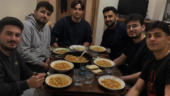 Öğrenciler haftada 3 gün makarnayla besleniyor