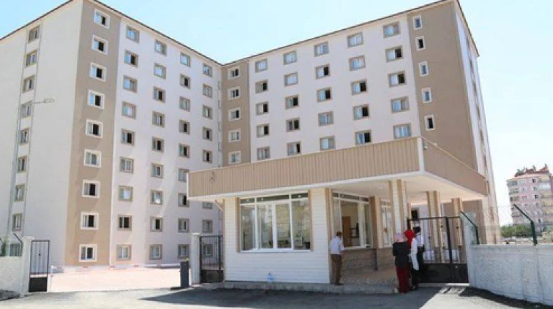 KYK yurdunda akşam yemeğini yiyen hastaneye kaldırıldı