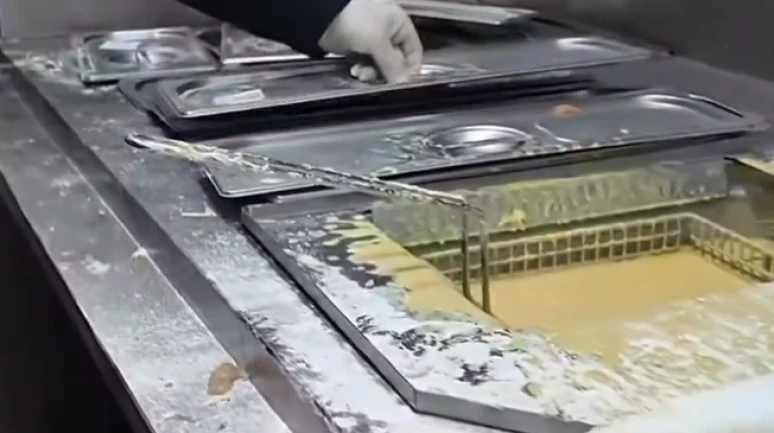 Zabıta amirinin tepkisi: Çöpe çevirmişsiniz burayı! Ünlü zincir restoranlar denetlendi