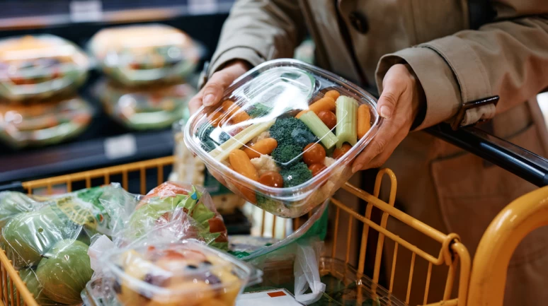 Plastik ambalajlar yalnızca gıdayı mı taşıyor? Mikroplastik tehlikesi büyüyor!