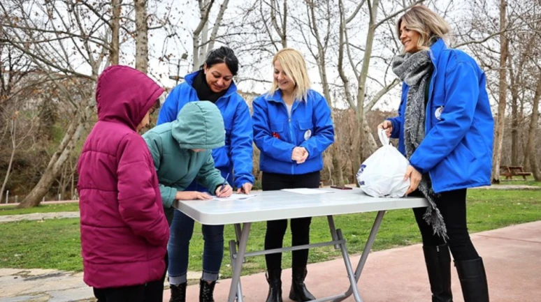 Belediyeden öğrencilere alkışlanacak yardım