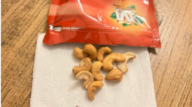 Migros'un kaju paketinden sigara izmariti çıktı!