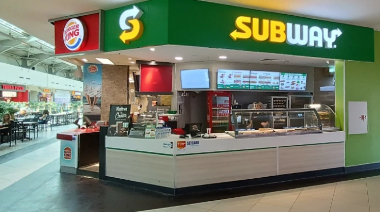 Fast food devi küçülüyor; Türkiye'de şubeleri var.. 729 restoran kapatılıyor!