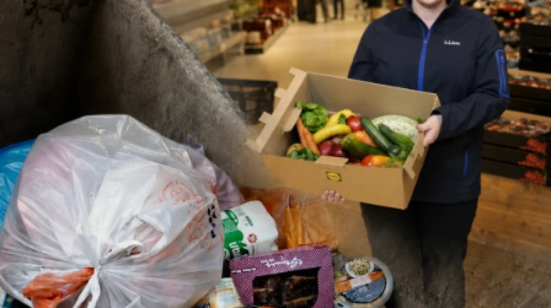 İngiltere'de zincir market ücretsiz dağıtıyor, Türkiye'de zincir market çöpe atıyor