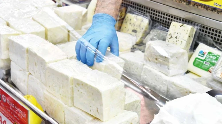 Peynirde peş peşe Listeria alarmı: Dört ülkede geri çağırma, 1 ölüm