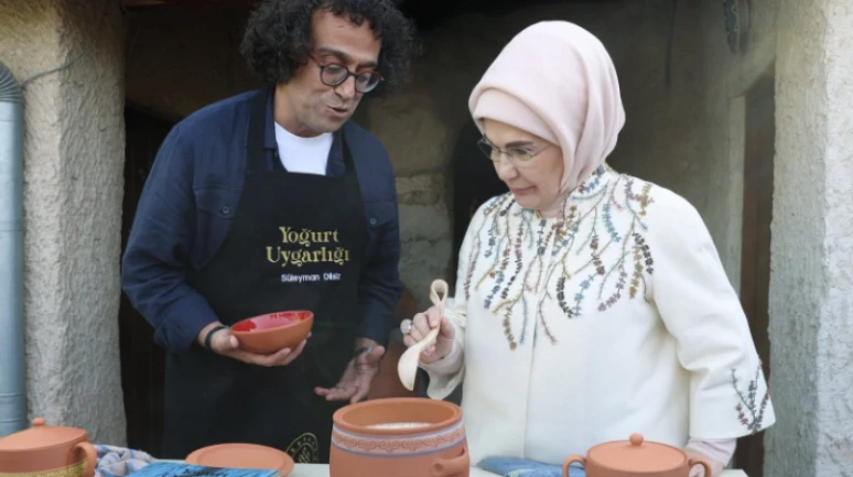 Yoğurt kimin? Yoğurdun izini sürdü; 440 tarif İngilizce baskıda