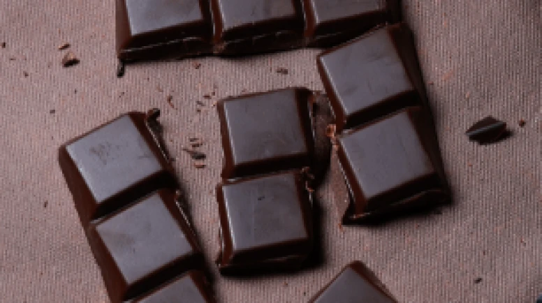 Bitter çikolatadaki teobromin yaşlanmayı yavaşlatıyor!