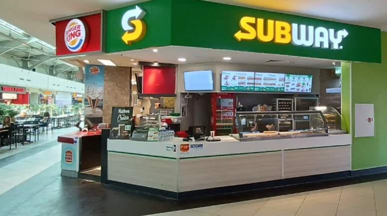 Fast food devi küçülüyor; Türkiye'de şubeleri var.. 729 restoran kapatılıyor!