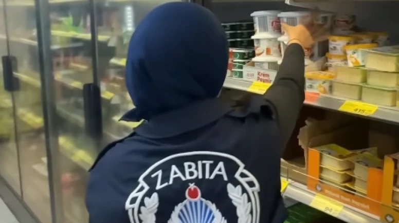 Zabıta 1 ayda 2 ton bozuk gıda yakaladı: Vatandaşa yediriyorlarmış!