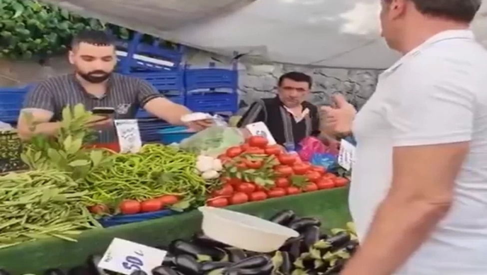 Fahiş fiyatla satış yapan pazarcı ile Başkan Bahadır'ın diyaloğu tepki çekti